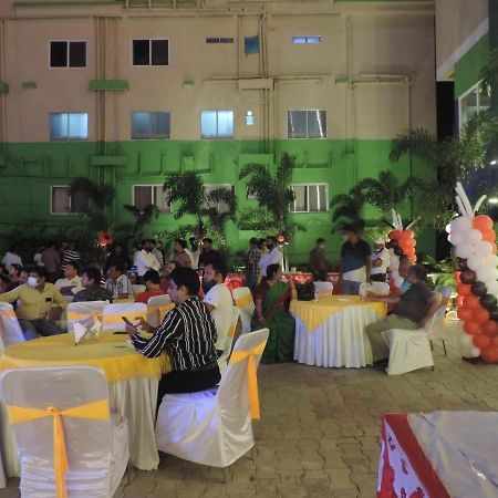 Om Leisure Hotel - Bbsr Bhubaneswar Exteriör bild