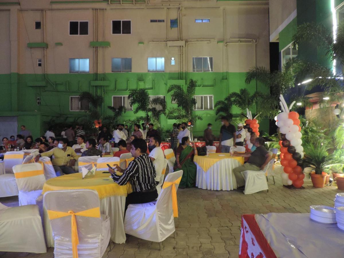 Om Leisure Hotel - Bbsr Bhubaneswar Exteriör bild