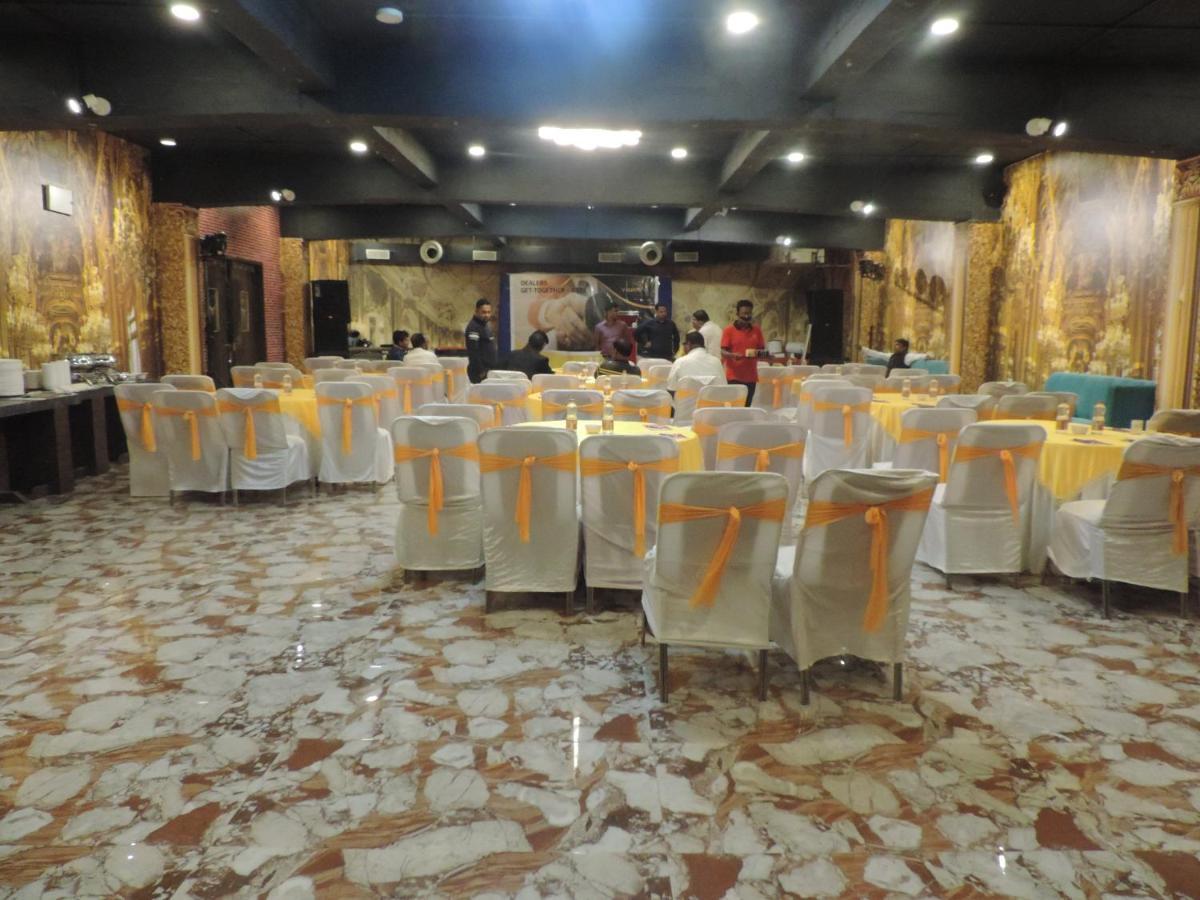 Om Leisure Hotel - Bbsr Bhubaneswar Exteriör bild
