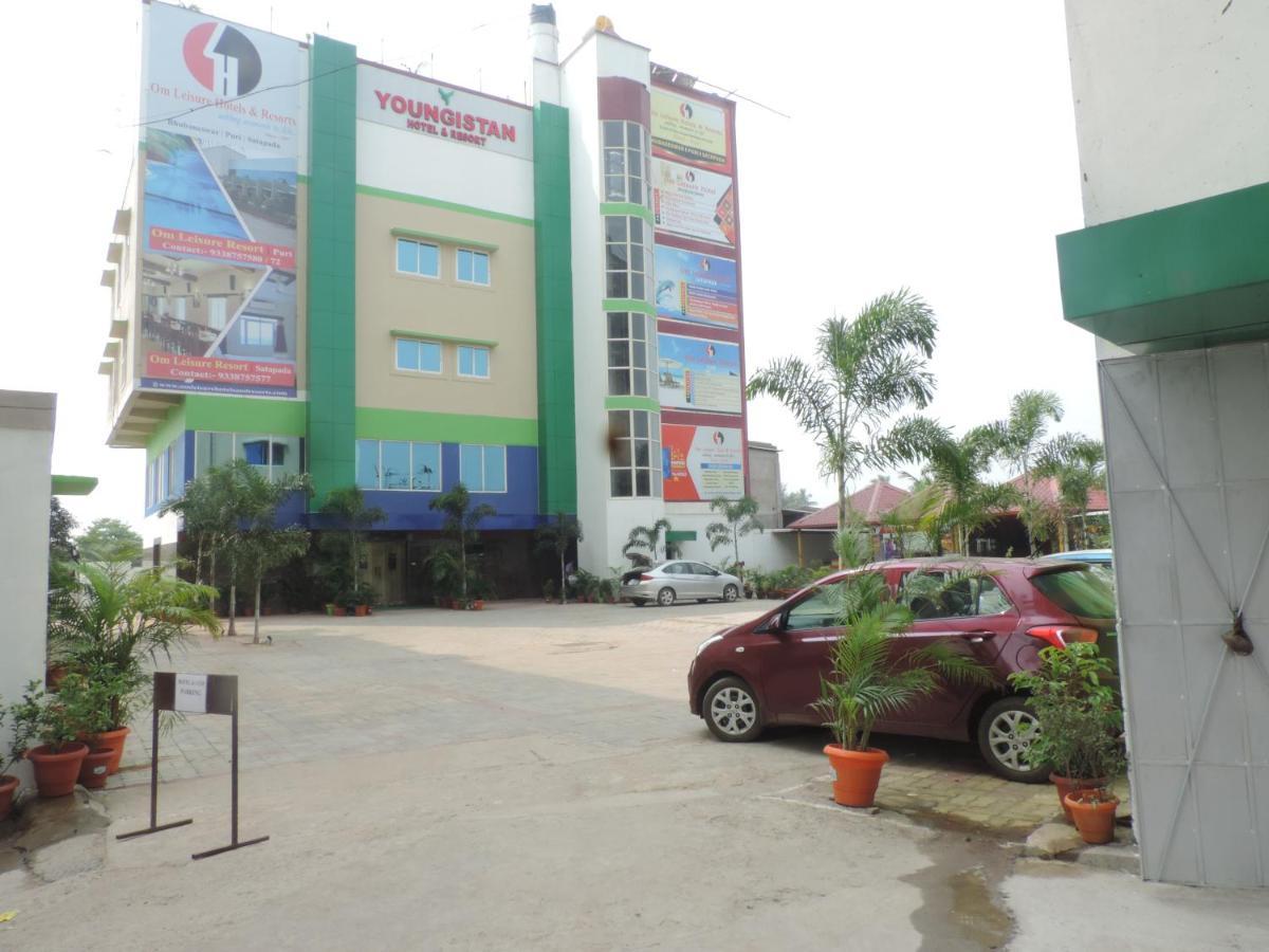 Om Leisure Hotel - Bbsr Bhubaneswar Exteriör bild