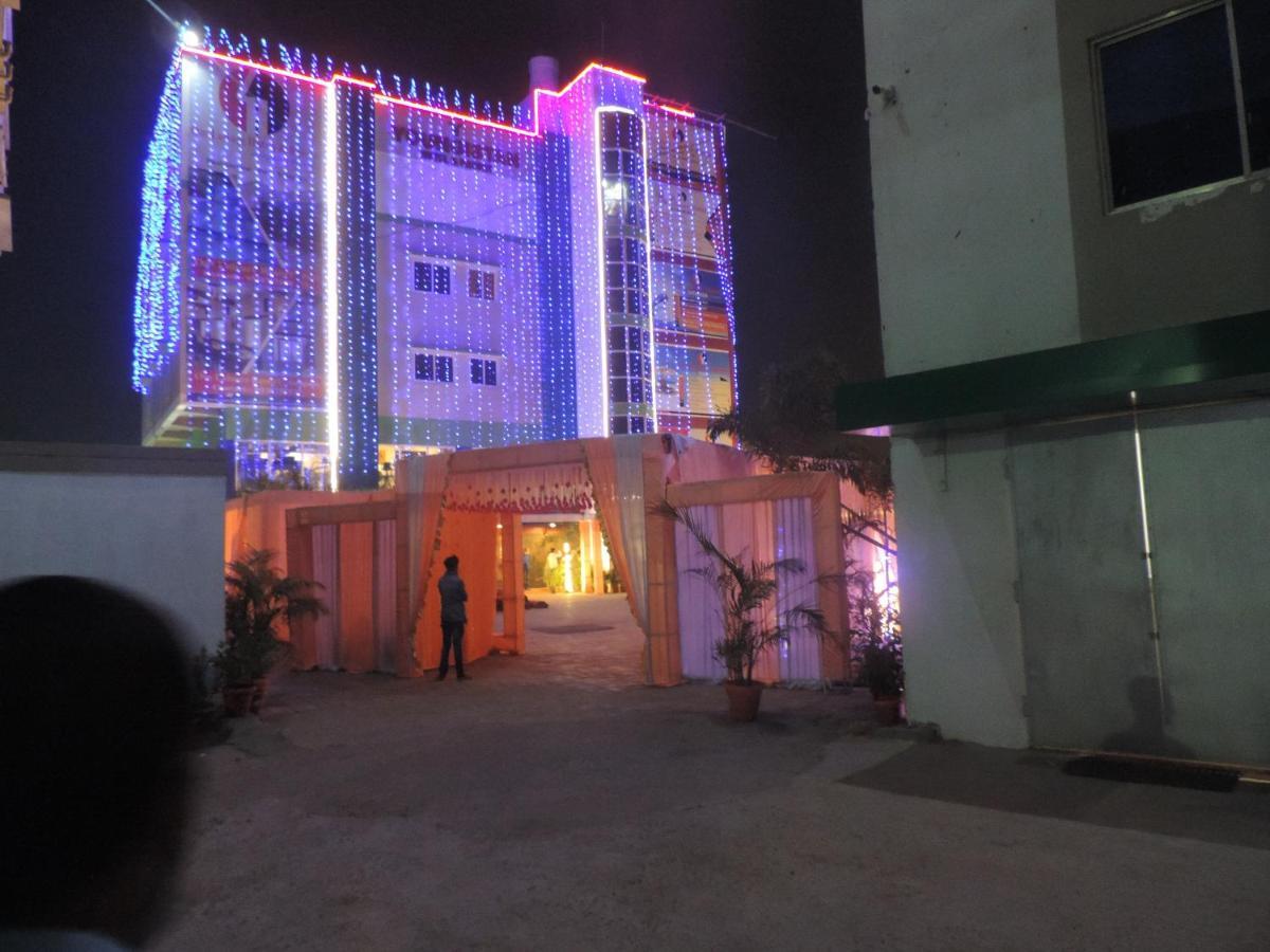 Om Leisure Hotel - Bbsr Bhubaneswar Exteriör bild
