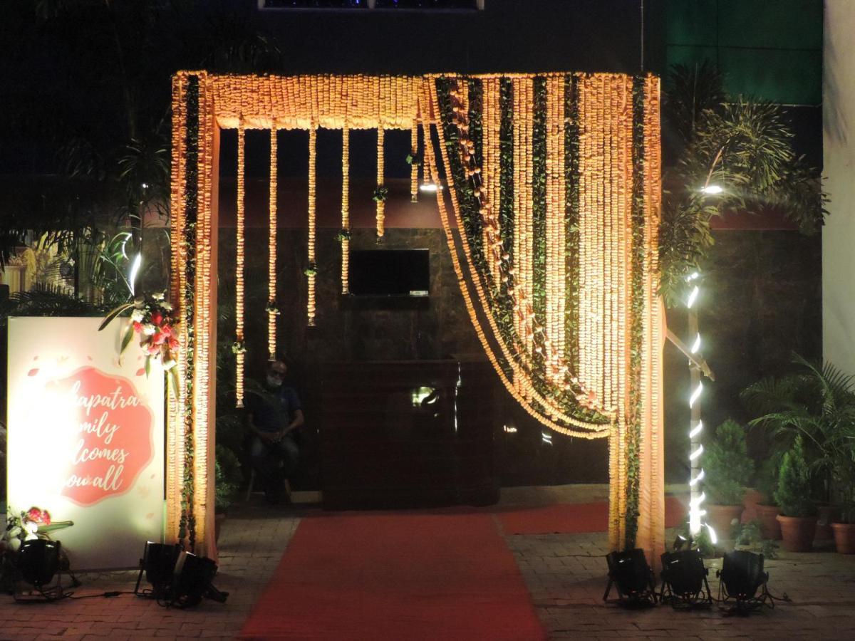 Om Leisure Hotel - Bbsr Bhubaneswar Exteriör bild