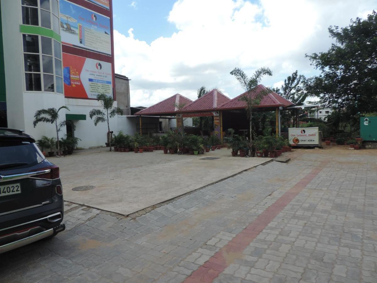 Om Leisure Hotel - Bbsr Bhubaneswar Exteriör bild